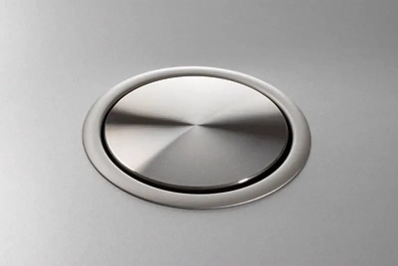 EVOline Port 3 Retractable earthed socket outlet stainless steel lid