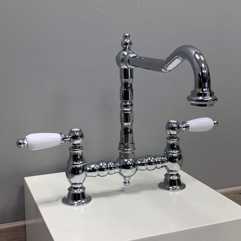 PB Nostalginen Keittiöhana Kromi kulmikas juoksuputki valkoisilla kahvoilla PBN.CHR.H.WH