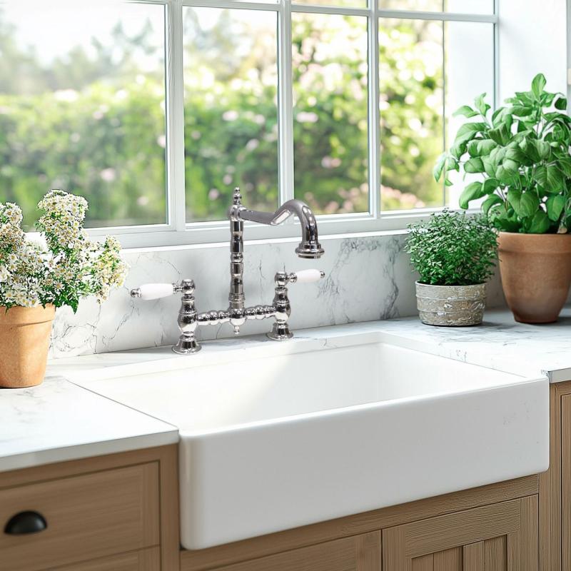 PB Nostalginen Keittiöhana Kromi kulmikas juoksuputki valkoisilla kahvoilla PBN.CHR.H.WH