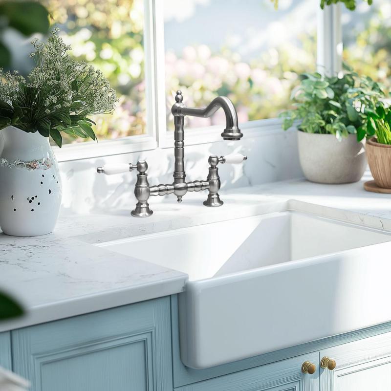 PB Nostalginen Silta Keittiöhana Ruostumaton Teräs, kulmikas juoksuputki valkoisilla kahvoilla PBN.RVS.H.WH