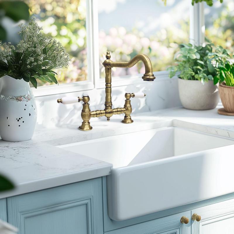 PB Nostalginen Silta Keittiöhana Pronssi kulma nokka valkoisilla kahvoilla PBN.BRO.H.WH