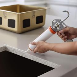 Zuurtovapaa silikoni liima ruostumattoman teräksen keittiöaltaiden asennukseen