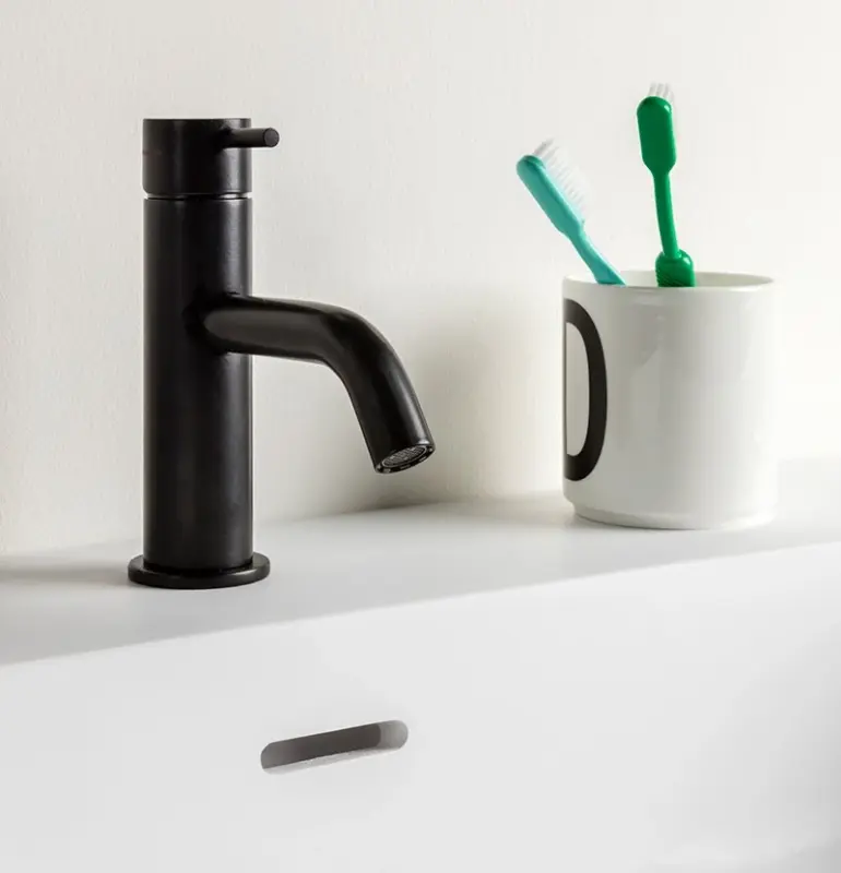 Waterevolution Flow basin tap matt black T110PR