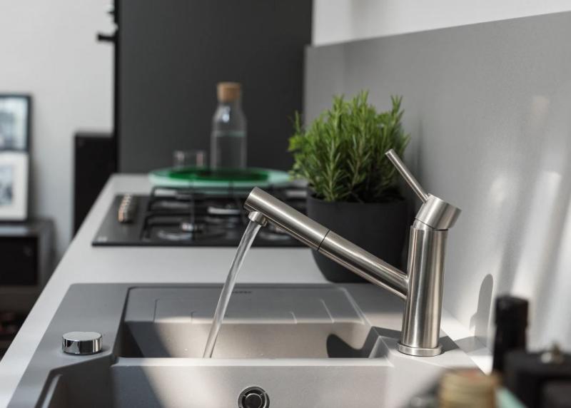 Franke Orbit massiivinen ruostumaton teräs matala keittiöhana vedettävällä ulosvedettävällä nokalla inox 115.0569.461