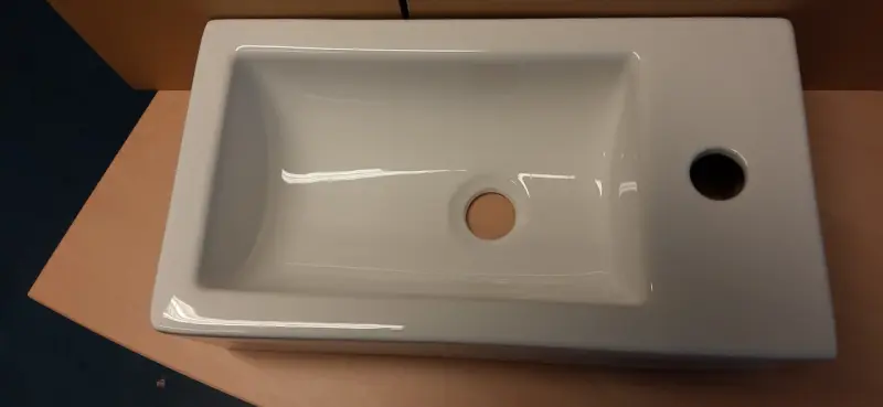 OUTLET Blusani Flow suihkulähde, kiiltävä valkoinen keraaminen, oikealle 45x26x13cm