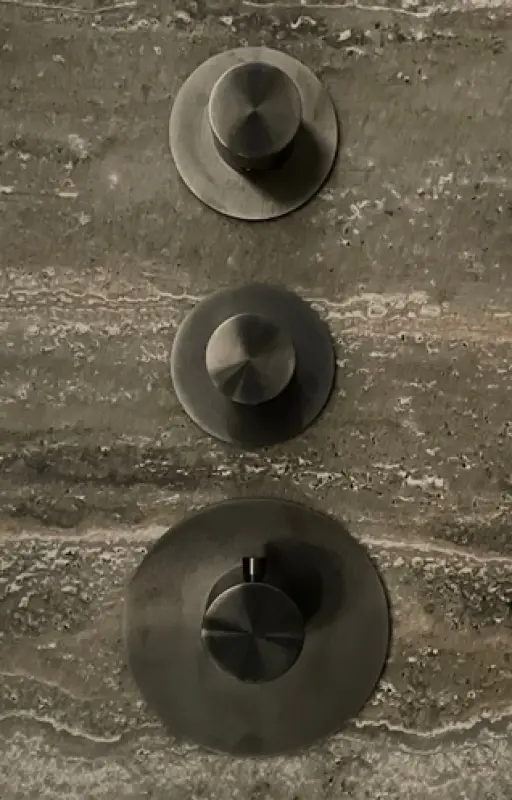 SB 316 AESTHETICS Pyöreä sisäänrakennettu thermostaatin hana, jossa on 2 ulostuloa / 2 x sulkuventtiiliä PVD harjattu gun metal 1208954945