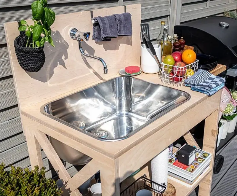 Aquadesign Utility 55 x 45 cm:n kaatopaikka pesualtaan alle tai autotalliin, kiinnikkeet mukana 1208957003