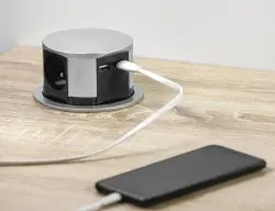 Indux Push uppoava hopeanvärinen maadoitettu keittiöpistorasia työtasoon kolmella pistorasialla ja kahdella USB-portilla 1208957411