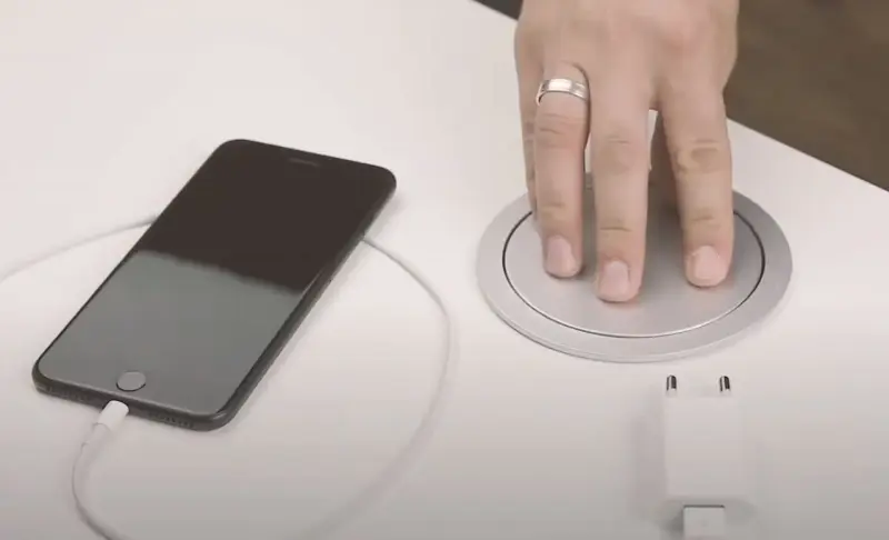 Indux Push retractable pin earthing silver kitchen socket for worktop with 3 outlets and 2 x USB 1208957412