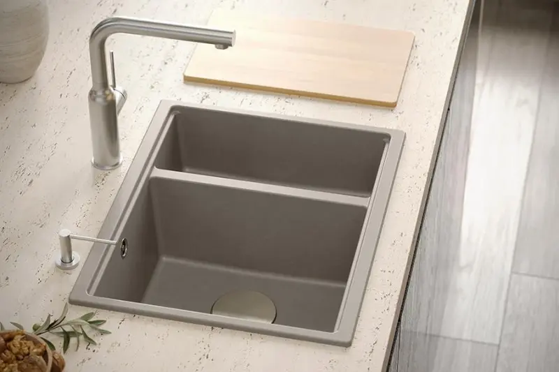 Quadri Newport II musta 1,5-allas graniitti päällinen ja alapuolinen allas 555x460mm ruostumattomalla teräksellä varustetulla tulppalla 1208957861