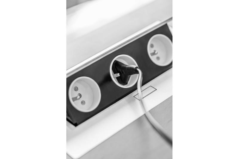 Suorakaiteen muotoinen upotettu pistorasia 1208958681