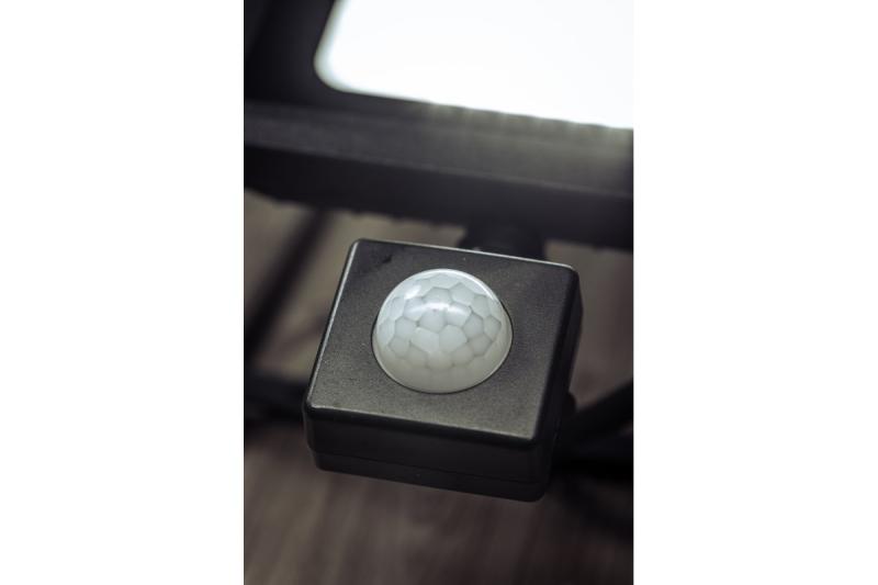 LED-valonheitin iNEXT liiketunnistimella 20 W 1600 lm, PF>0,9, RA>80, IP65, 120°, 6400 K, musta runko 1208962859