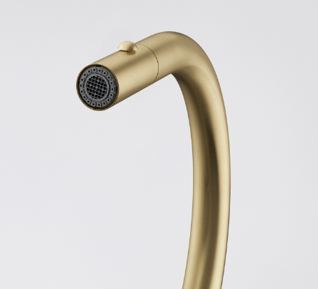 Franke Mythos Masterpiece Kitchen Faucet Gold with J-Spout and Pull-Out Spray - 115.0711.558 - Productafbeelding 3