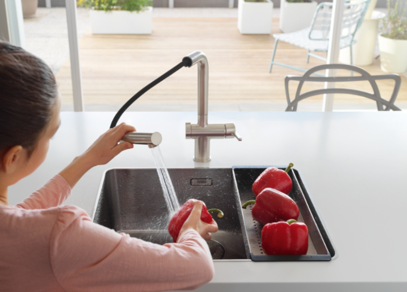 Franke Active Twist Single-Lever Mixer Tap Stainless Steel Look with Pull-Out Spout and Integrated Waste Control 115.0653.505