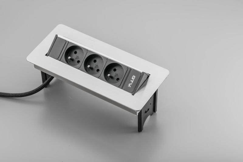 Pöytäjatkojohto ilman koteloa, 3-osainen pistorasia maadoituksella, 1,5 m virtajohto pistokkeella, ruostumaton teräs.