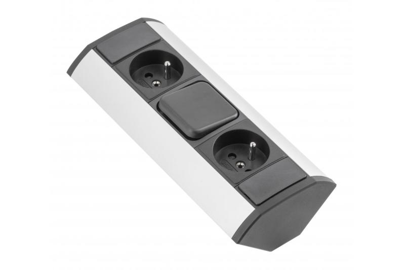 MINI kulmapidennys, jossa kytkin ja 2 maadoitettua pistorasiaa 230 V 16 A