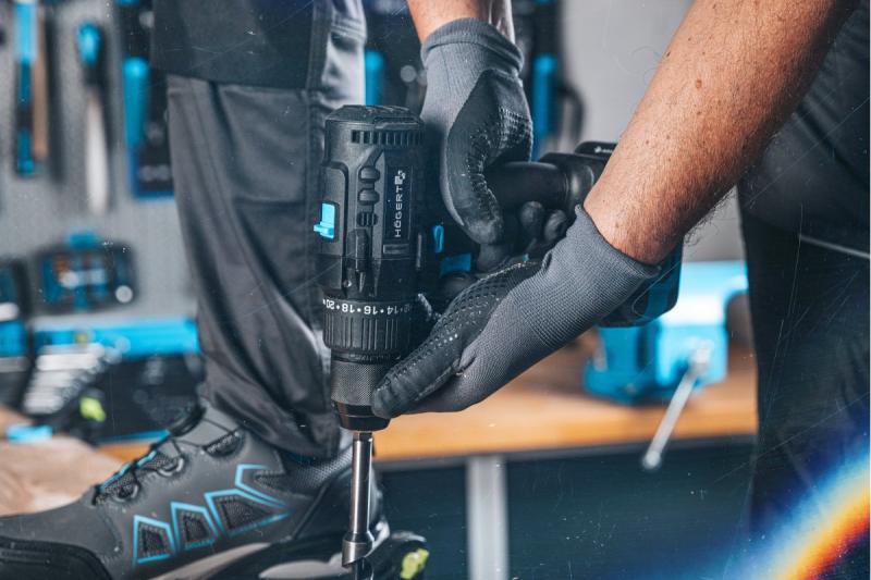 Högert 18V harjaton akkuporavasara tiilelle, kivelle, puulle, metallille ja muoville.