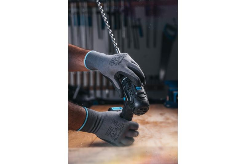 HÖGERT 18V akkuruuvinväännin, setti akun, laturin, bittipidikkeen ja poralajitelman kanssa.