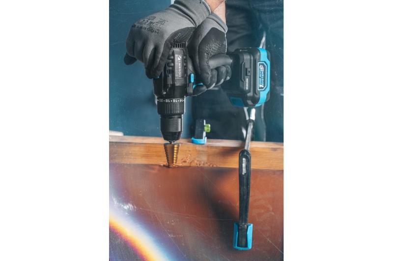 HÖGERT Harjaton akkuruuvinväänninsarja, 18V, bittitelineellä, bittivarastolla, laturilla ja akulla