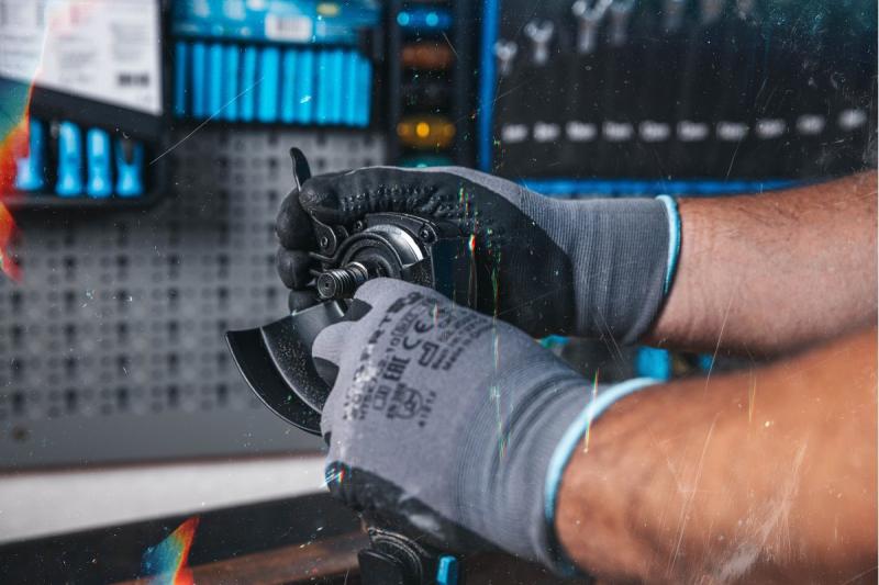 HÖGERT Langaton kulmahiomakone pedaalikytkimellä, 125MM, 18V, sarja, jossa akku, laturi, lisävarusteet