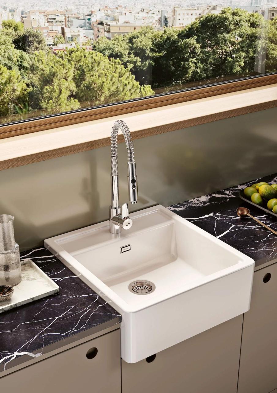 Ausmann Ceramic Panor Shade Ceramic White Butler Sink - Undermount and Semi-Recessed 630 x 597 mm with Tap Deck and Gold Plug 1208970558 - Productafbeelding 3
