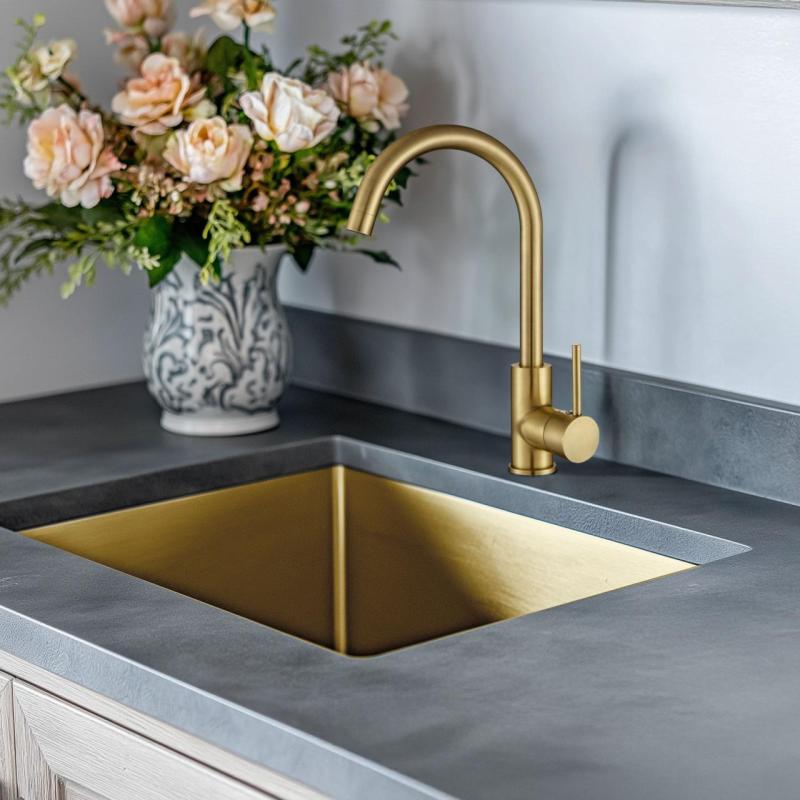 Ausmann Arvia kultainen keittiöhana PVD-kulta kääntyvällä juoksuputkella 1208970640.