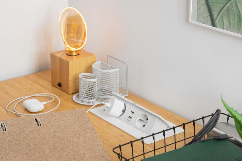 Pehmeä, ulosvedettävä pistorasiamoduuli.