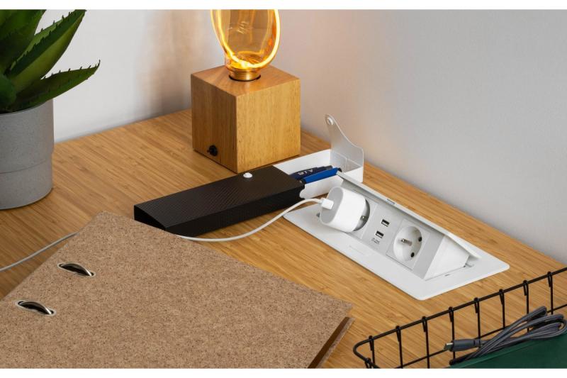 Pehmeä, ulosvedettävä pistorasiamoduuli.