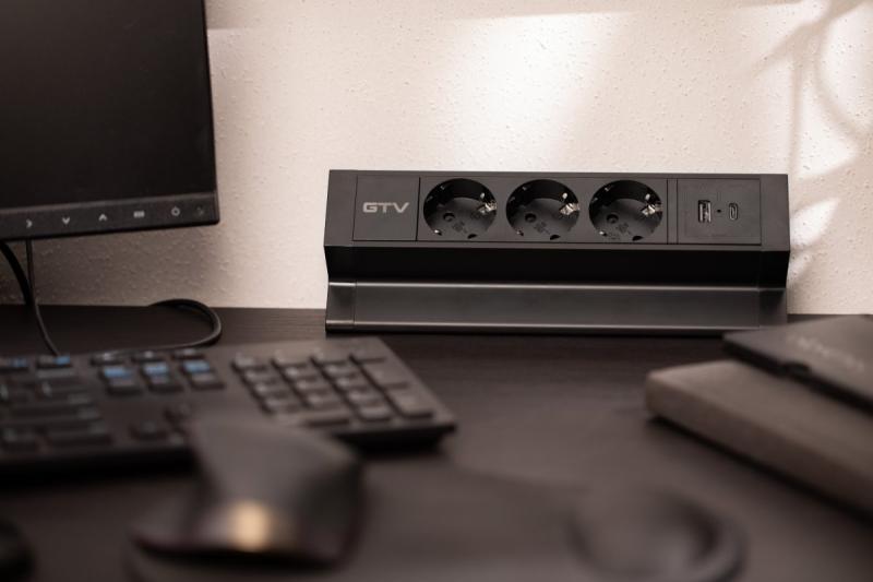 Huonekalupistorasia BASCO, 3xSCHUKO, USB A+C, kaapeli 1,5 m, musta