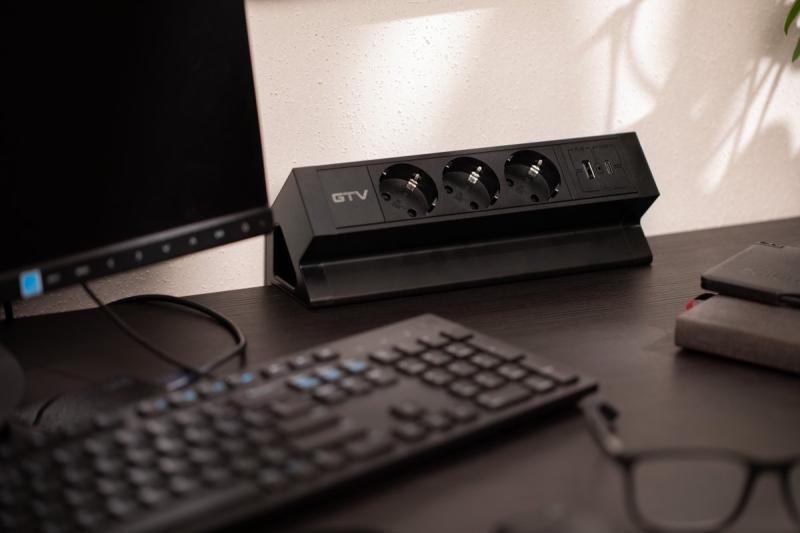 Huonekalupistorasia BASCO, 3xSCHUKO, USB A+C, kaapeli 1,5 m, musta