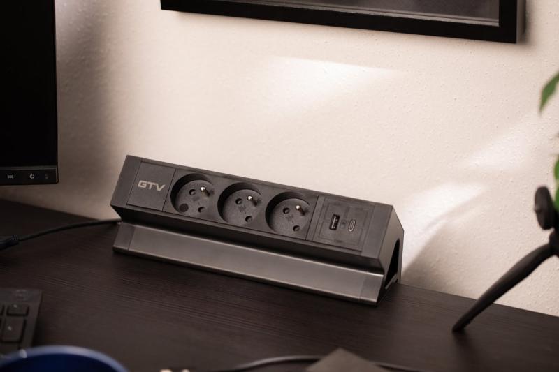 Basco huonekalupistorasia, 3 x maadoitettu pistorasia, USB A+C, 1,5 m kaapeli, musta, asennettavissa