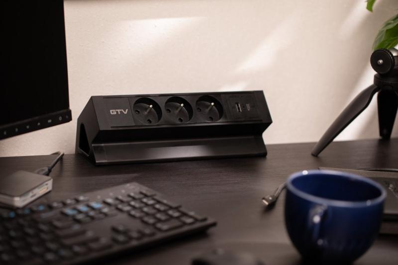 Basco huonekalupistorasia, 3 x maadoitettu pistorasia, USB A+C, 1,5 m kaapeli, musta, asennettavissa