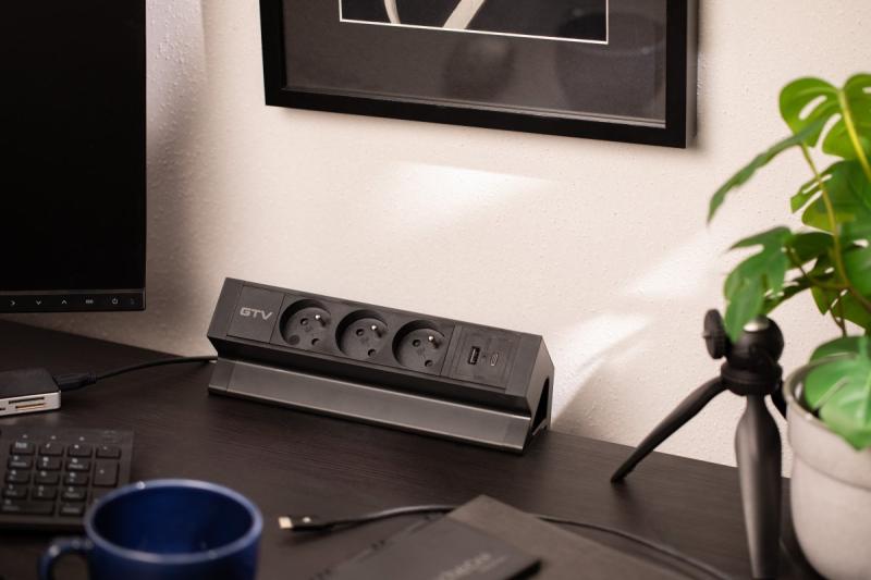 Basco huonekalupistorasia, 3 x maadoitettu pistorasia, USB A+C, 1,5 m kaapeli, musta, asennettavissa