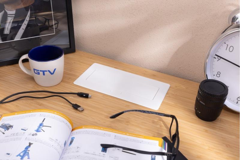 MULTISOFT Huonekalupistorasia 2x Maadoitettu Pistorasia, USB A+C, RJ45, Virtajohto Pistokkeella, Valkoinen