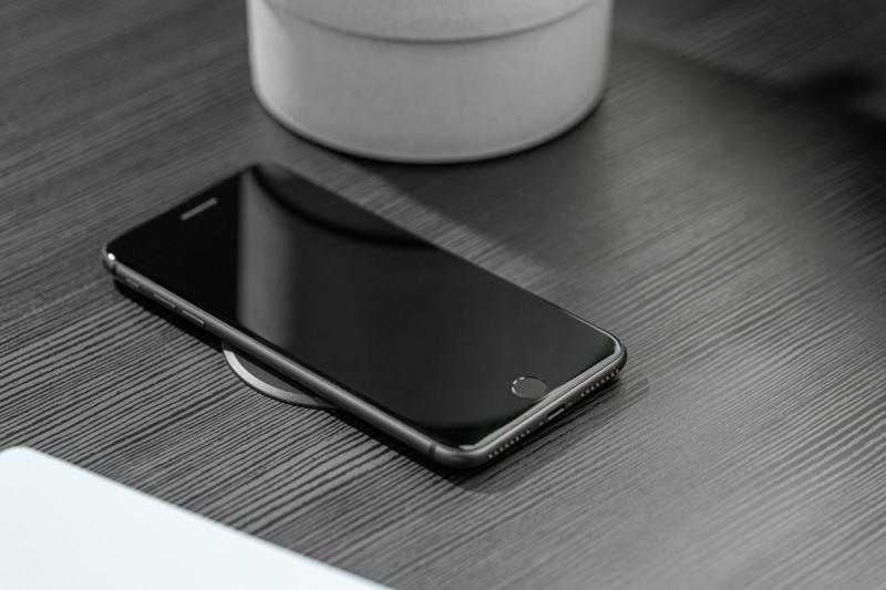 Langaton latauslaite pikalatauksella, upotettu, musta