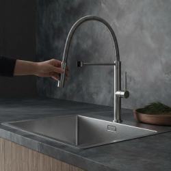 Pure.Sink Luxion massiivinen ruostumattomasta teräksestä valmistettu keittiöhanan profi, jossa on joustava ulostulo ja 2 suihkutyyppiä PLXFLEX-02