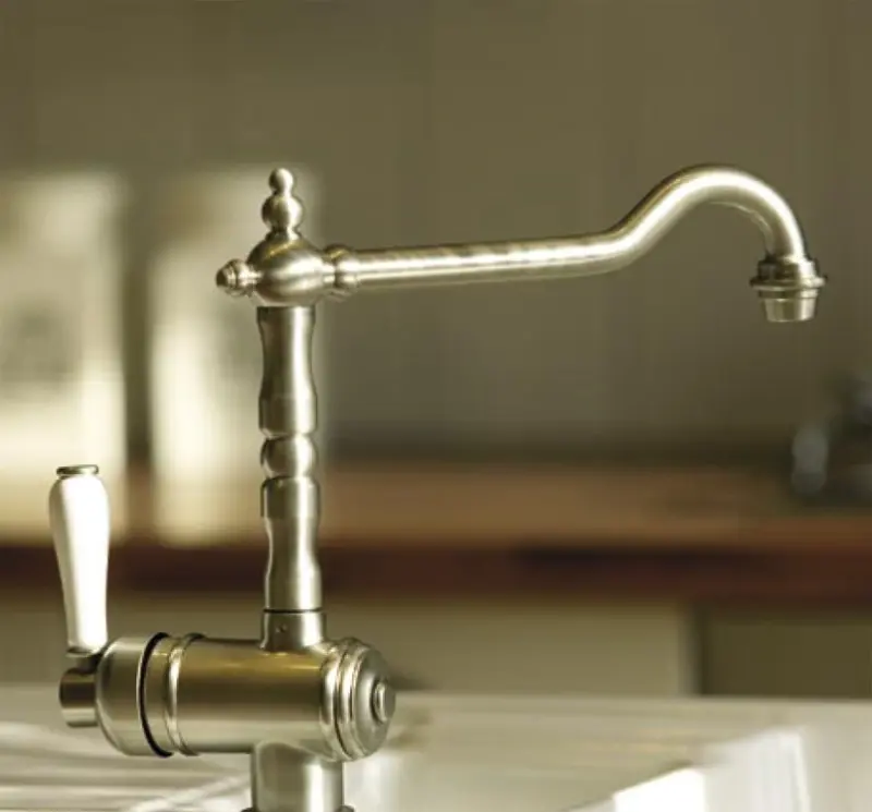 Nostalginen keittiöhana V1920 Kromi