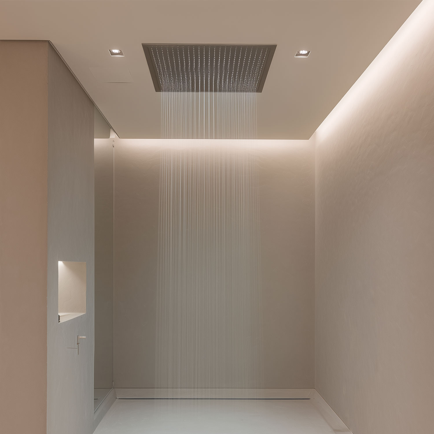 Sadesuihku vs. käsisuihku: suunnittelun hyvät ja huonot puolet